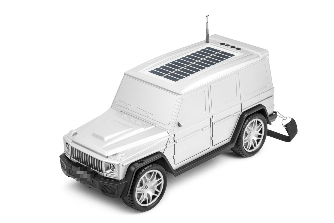 O alto-falante Bluetooth em forma de carro clássico combina lanterna solar e funções de rádio para viagens domésticas ao ar livre