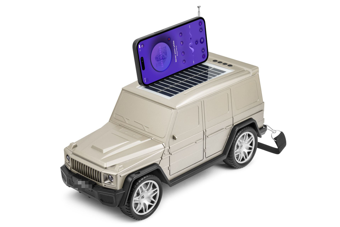 O alto-falante Bluetooth em forma de carro clássico combina lanterna solar e funções de rádio para viagens domésticas ao ar livre